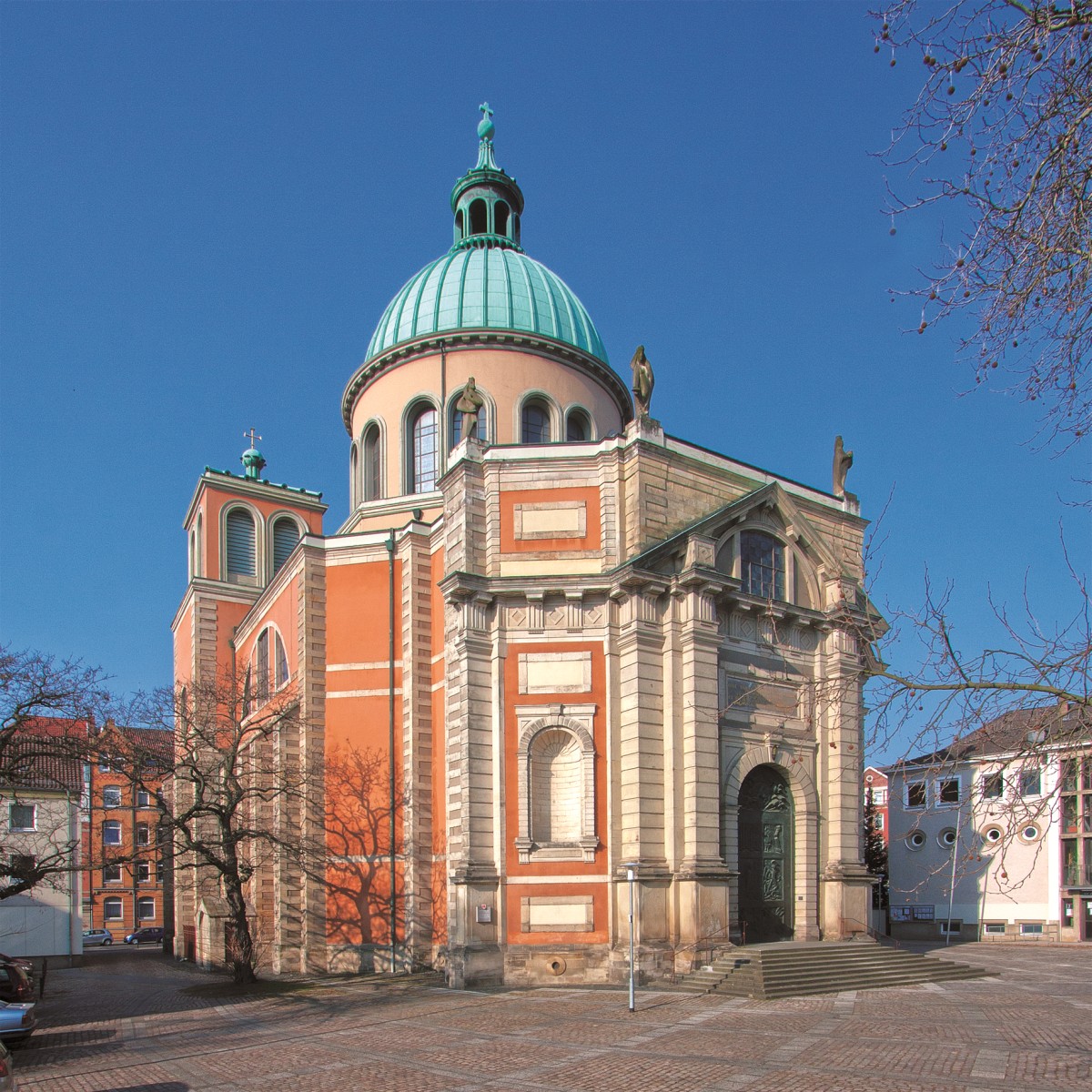 Basilika St. Clemens und Platz an der Basilika