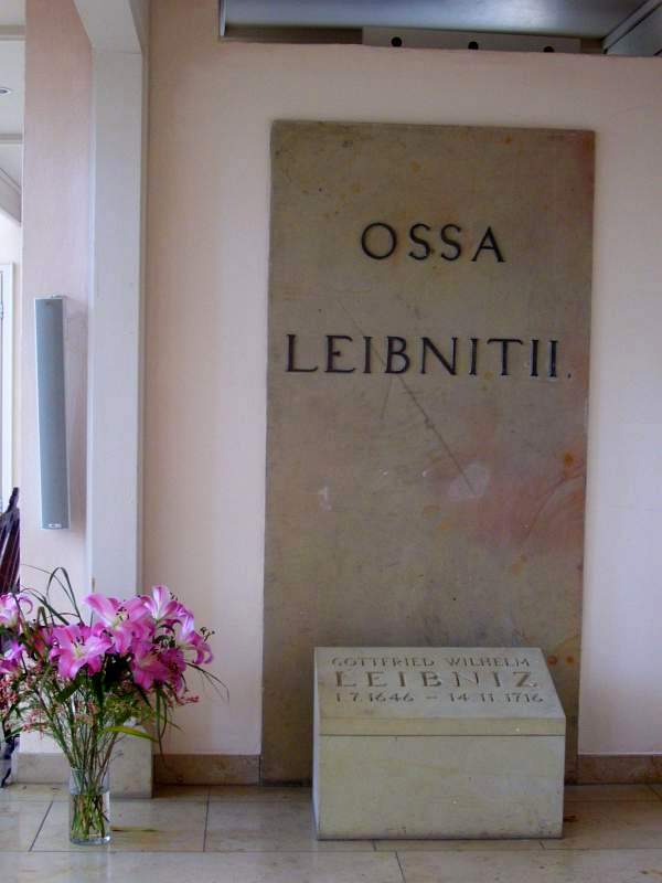 Grabplatte OSSA LEIBNITII