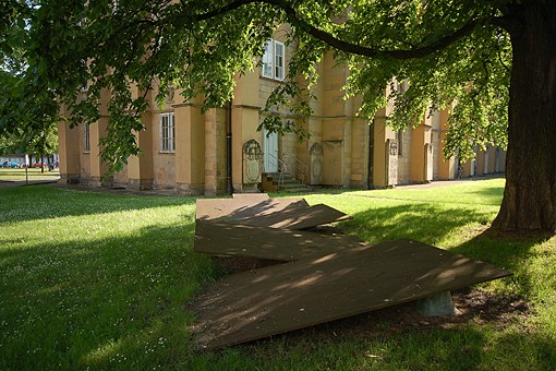 Neustädter Kirchhof - Kunstobjekt Echo II (Foto: Detlef René Spanka)