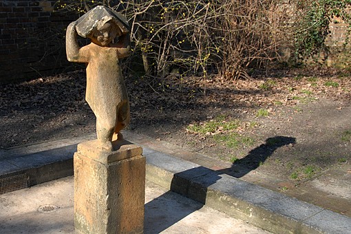 Duve- und Rosmarinhof Mädchen im Regen (Foto: Detlef René Spanka)