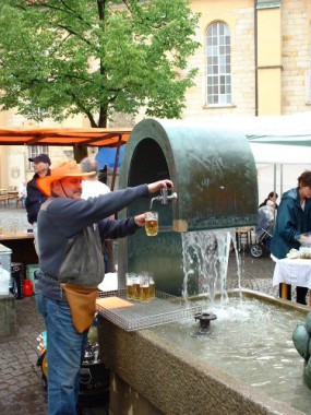 Tischbrunnen mit Bierleitung