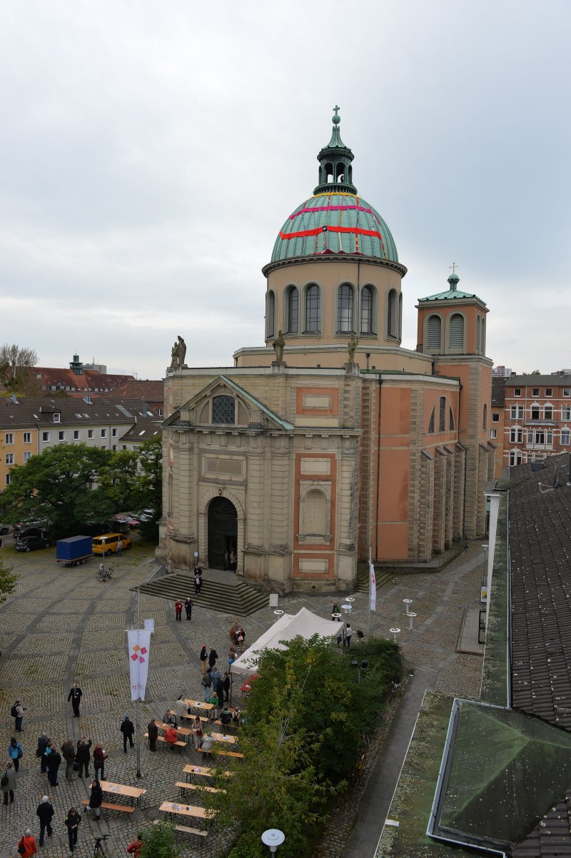 Clemenskirche mit Mütze