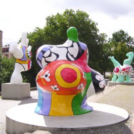 Nanas von Niki de St. Phalle