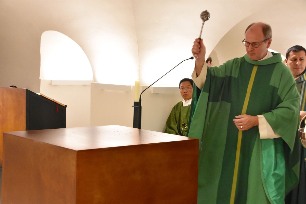 Altarsegnung in der Krypta der Basilika St. Clemens